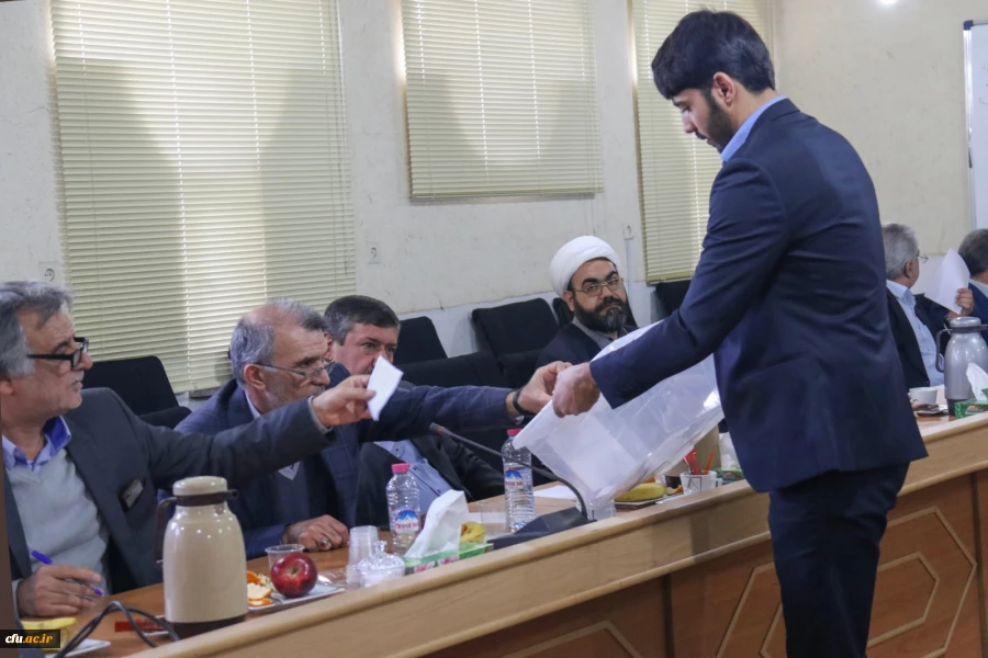 نشست خبری رئیس هیات مدیره بنیاد خیرین حامی دانشگاه فرهنگیان کشور در یزد 21