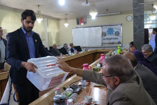 نشست خبری رئیس هیات مدیره بنیاد خیرین حامی دانشگاه فرهنگیان کشور در یزد 22