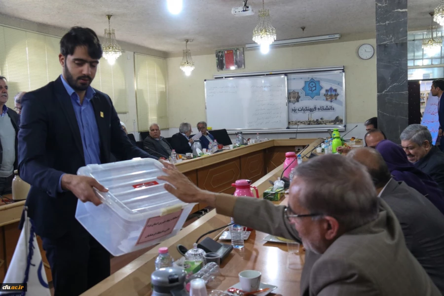 نشست خبری رئیس هیات مدیره بنیاد خیرین حامی دانشگاه فرهنگیان کشور در یزد 22