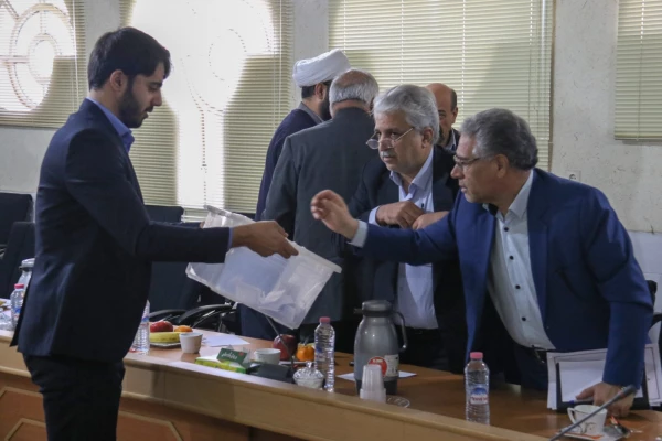 نشست خبری رئیس هیات مدیره بنیاد خیرین حامی دانشگاه فرهنگیان کشور در یزد 23