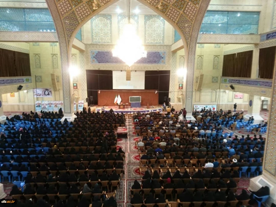 دیدار دانشجو معلمان مرکز آموزش عالی خدیجه کبری (س) دزفول با حجه الاسلام و المسلمین قرائتی رئیس محترم  اقامه نماز کشور