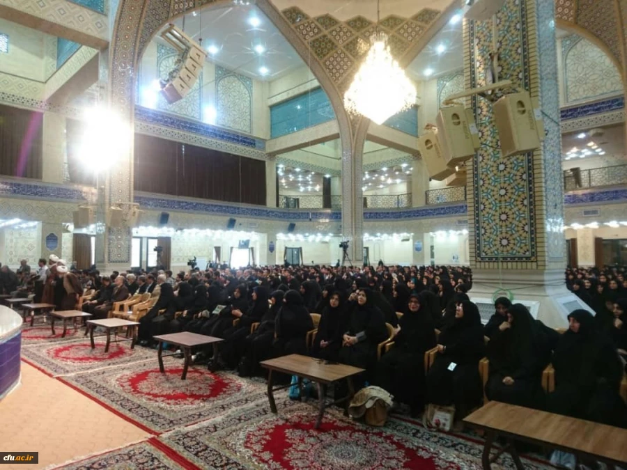 دیدار دانشجو معلمان مرکز آموزش عالی خدیجه کبری (س) دزفول با حجه الاسلام و المسلمین قرائتی رئیس محترم  اقامه نماز کشور