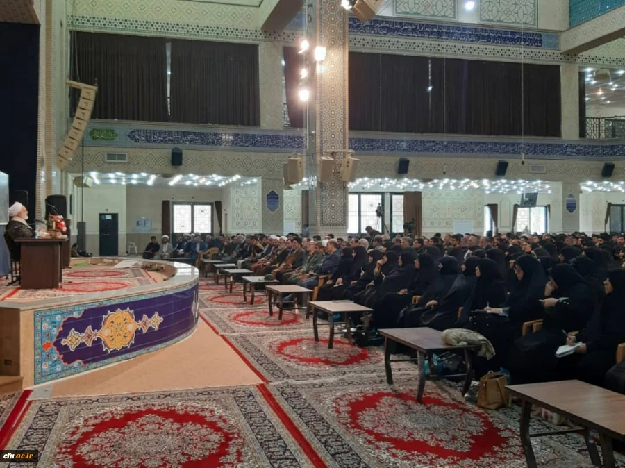 دیدار دانشجو معلمان مرکز آموزش عالی خدیجه کبری (س) دزفول با حجه الاسلام و المسلمین قرائتی رئیس محترم  اقامه نماز کشور