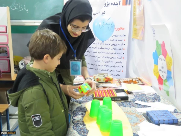 حضور فعال دانشگاه فرهنگیان استان یزد در نمایشگاه فن بازار 11