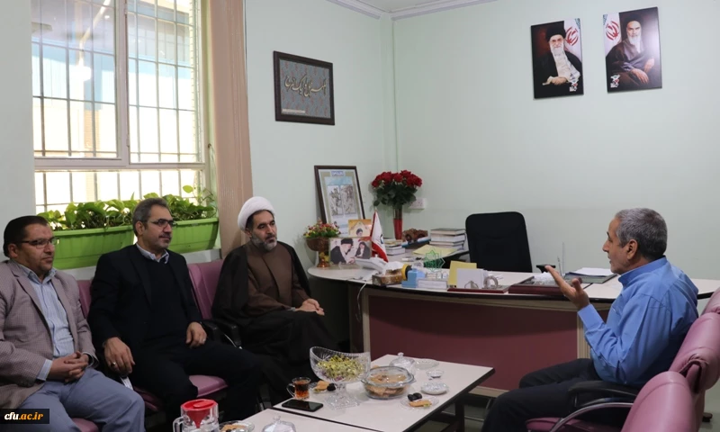 در دیدار مدیریت امور پردیس های دانشگاه فرهنگیان کرمان با مدیر کل بنیاد شهید استان بر تکمیل پروژه یادمان شهدای گمنام دانشگاه تأکید کردند. 2