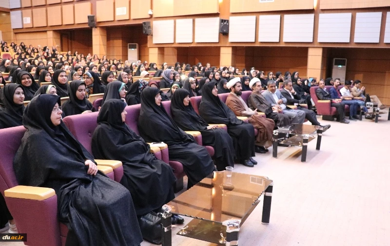 مدیرکل آموزش و پرورش استان کرمان در مراسم بزرگداشت روز دانشجو در پردیس شهید باهنر دانشگاه فرهنگیان کرمان اظهار داشت: امروز افتخار می کنیم که نماد تعلیم و تربیت کشور دانشگاه فرهنگیان می باشد. 4