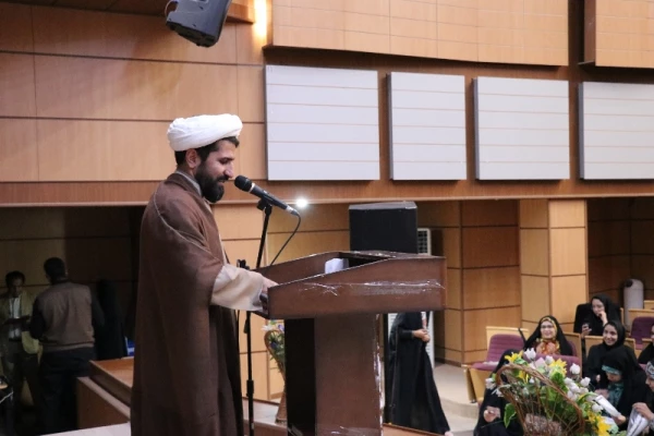 مدیرکل آموزش و پرورش استان کرمان در مراسم بزرگداشت روز دانشجو در پردیس شهید باهنر دانشگاه فرهنگیان کرمان اظهار داشت: امروز افتخار می کنیم که نماد تعلیم و تربیت کشور دانشگاه فرهنگیان می باشد. 6