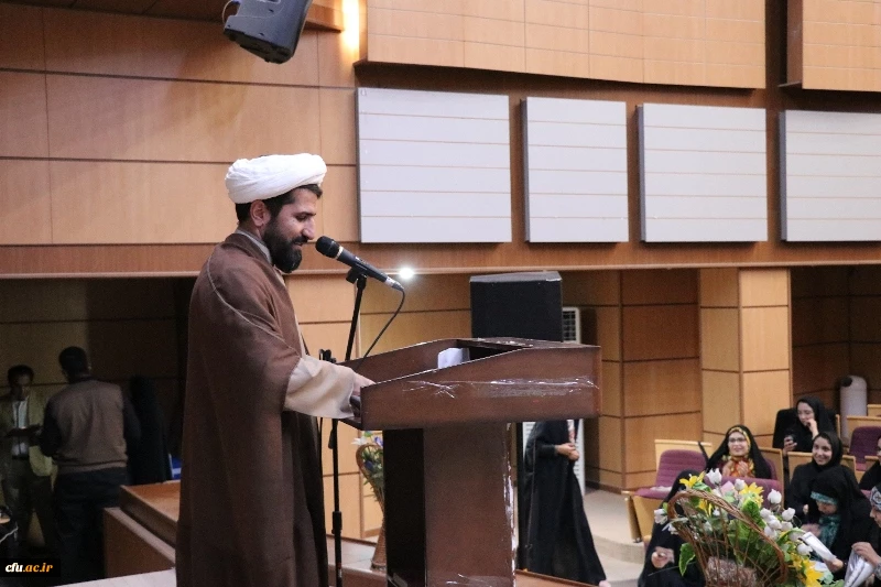 مدیرکل آموزش و پرورش استان کرمان در مراسم بزرگداشت روز دانشجو در پردیس شهید باهنر دانشگاه فرهنگیان کرمان اظهار داشت: امروز افتخار می کنیم که نماد تعلیم و تربیت کشور دانشگاه فرهنگیان می باشد. 6