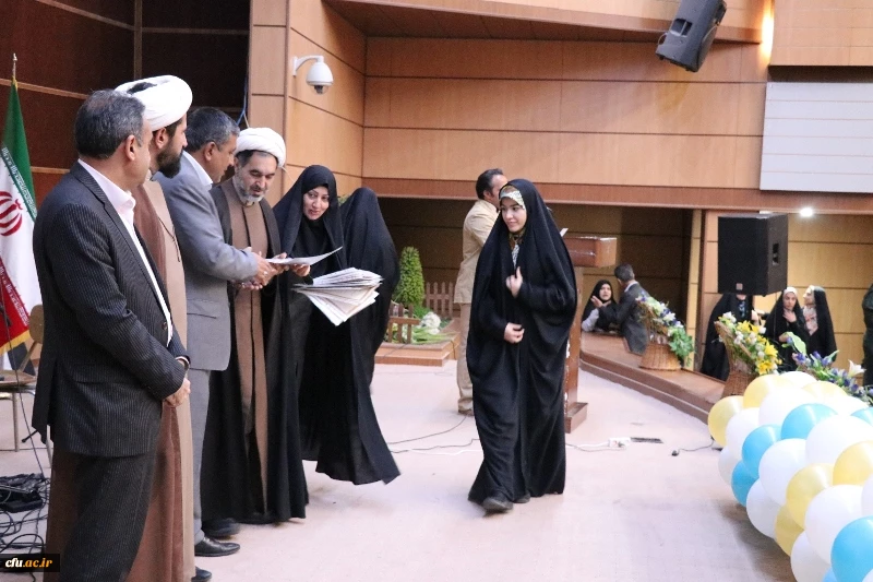 مدیرکل آموزش و پرورش استان کرمان در مراسم بزرگداشت روز دانشجو در پردیس شهید باهنر دانشگاه فرهنگیان کرمان اظهار داشت: امروز افتخار می کنیم که نماد تعلیم و تربیت کشور دانشگاه فرهنگیان می باشد. 7