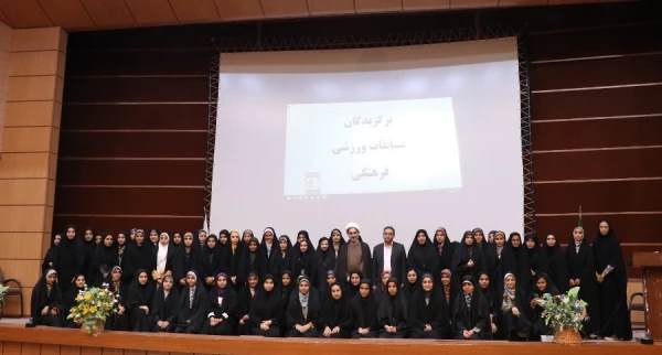 مدیرکل آموزش و پرورش استان کرمان در مراسم بزرگداشت روز دانشجو در پردیس شهید باهنر دانشگاه فرهنگیان کرمان اظهار داشت: امروز افتخار می کنیم که نماد تعلیم و تربیت کشور دانشگاه فرهنگیان می باشد. 8