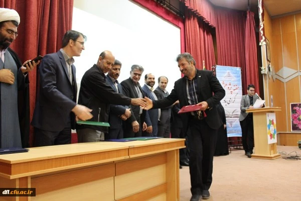 مراسم گرامیداشت هفته پژوهش و تقدیر از پژوهشگران برتر دانشگاه فرهنگیان استان لرستان برگزار شد. 7