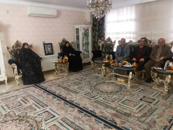 دیدار سرپرست دانشگاه فرهنگیان استان مرکزی با خانواده های معظم شهیدان انصاری
 4