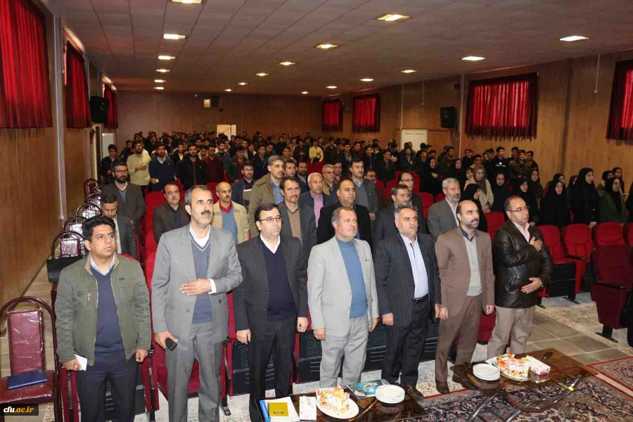 دکتر صفرزاده در گردهمایی مجریان کارورزی دانشگاه فرهنگیان خراسان شمالی در باب رسالت شغل معلمی بیان کردند:

گاهی نگاه اثر گذار معلم و گاهی اثرگذاری یک معلم می تواند مسیر تاریخ و مسیر یک ملت را عوض نماید. 2