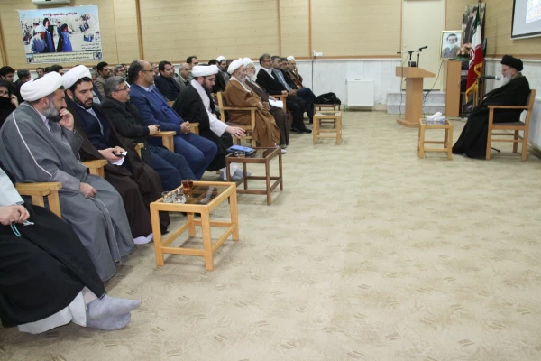 همکاری در عرصه های اجتماعی، سیاسی و فرهنگی با رعایت استقلال از مصادیق وحدت حوزه و دانشگاه است
 2