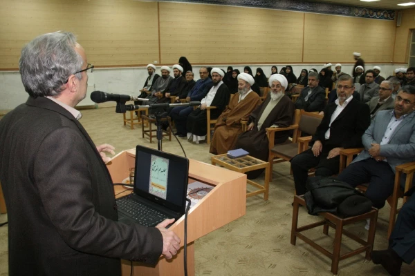 همکاری در عرصه های اجتماعی، سیاسی و فرهنگی با رعایت استقلال از مصادیق وحدت حوزه و دانشگاه است
 3