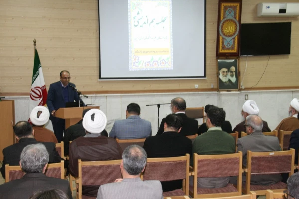 همکاری در عرصه های اجتماعی، سیاسی و فرهنگی با رعایت استقلال از مصادیق وحدت حوزه و دانشگاه است
 4