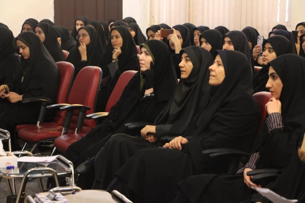 برگزاری همایش علمی دانشجویی «أعلام الأدب العربی المعاصر» به مناسبت روز جهانی زبان عربی و هفته پژوهش در پردیس حضرت معصومه (سلام الله علیها) قم: 3