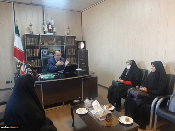 برگزاری مراسم یلدای فرشته ها، عامل پویایی فضای دانشگاه و تقویت حس مسئولیت پذیری و نوع دوستی در معلمان آینده است 2