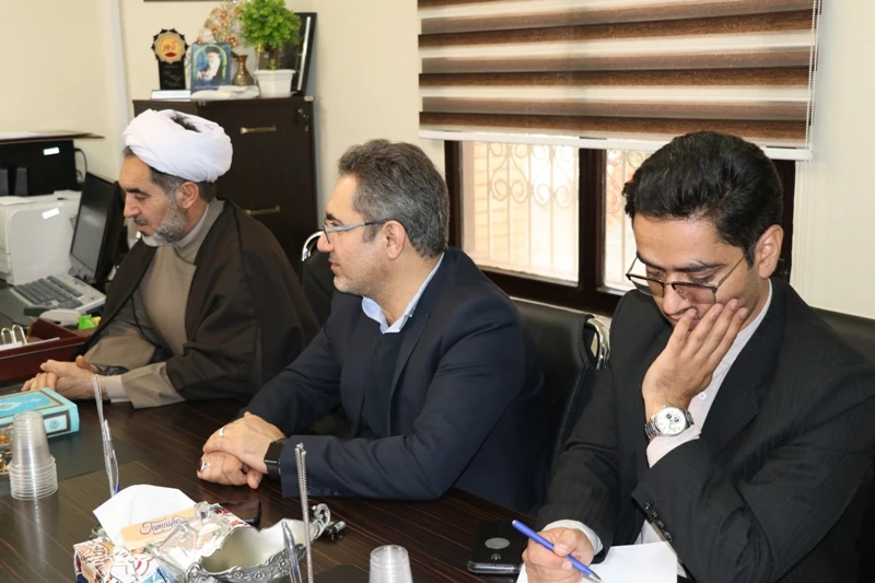 در دیدار مدیرکل امور دانشجویی دانشگاه فرهنگیان کشور با معاونت دانشجویی دانشگاه شهید باهنر کرمان طرفین بر استفاده از تجربیات یکدیگر تاکید نمودند. 4