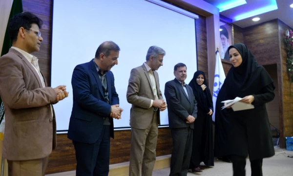 تقدیر از برگزیدگان فراخوان هشتمین جشنواره پژوهش و فناوری و جشسنواره پویش دانشجویی استان خوزستان 