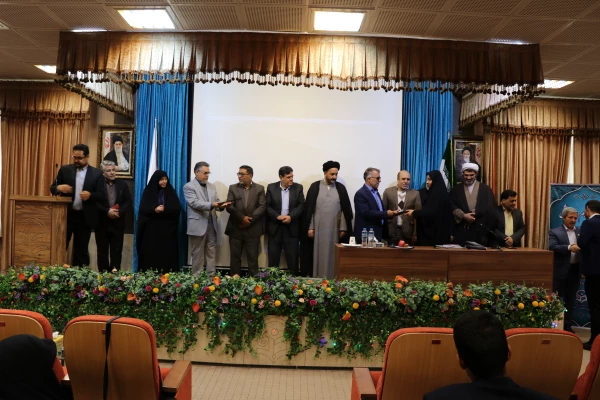 در کنار حافظان قرآنی ما نیاز به محافظان قرآنی نیز داریم 9