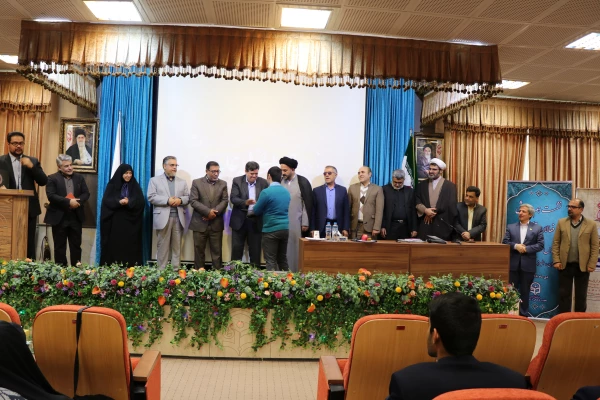 در کنار حافظان قرآنی ما نیاز به محافظان قرآنی نیز داریم 10