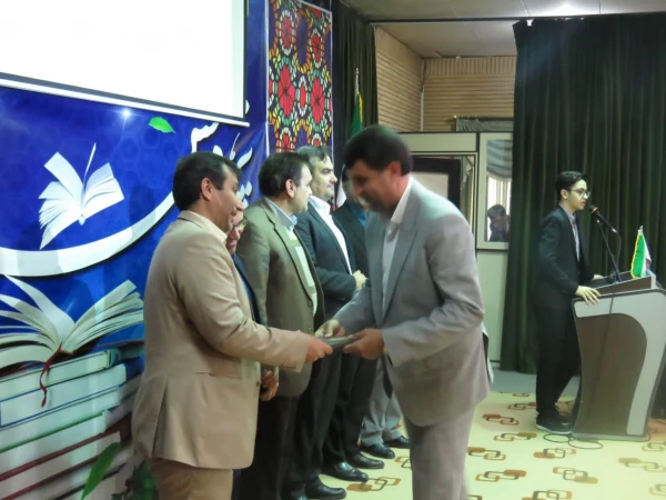 مراسم گرامیداشت هفته ی پژوهش برگزار شد. 12