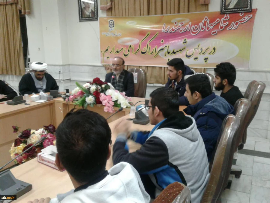 کارگاه کتاب درسنامه های مهدوی برگزار شد.
 6