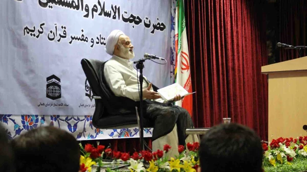 رییس ستاد اقامه نماز در دیدار با دانشجویان دانشگاه فرهنگیان خراسان شمالی گفت:

معلمان باید هنر خنداندن داشته باشند. 2