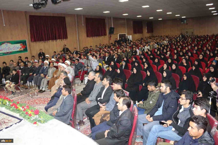 رییس ستاد اقامه نماز در دیدار با دانشجویان دانشگاه فرهنگیان خراسان شمالی گفت:

معلمان باید هنر خنداندن داشته باشند. 2