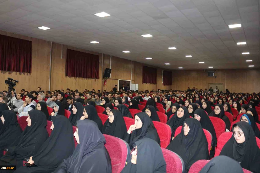 رییس ستاد اقامه نماز در دیدار با دانشجویان دانشگاه فرهنگیان خراسان شمالی گفت:

معلمان باید هنر خنداندن داشته باشند. 2