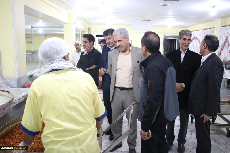 مدیر کل امور دانشجویی دانشگاه فرهنگیان کشور، شب یلدا را همراه دانشجو معلمان دانشگاه فرهنگیان کرمان جشن گرفت. 2