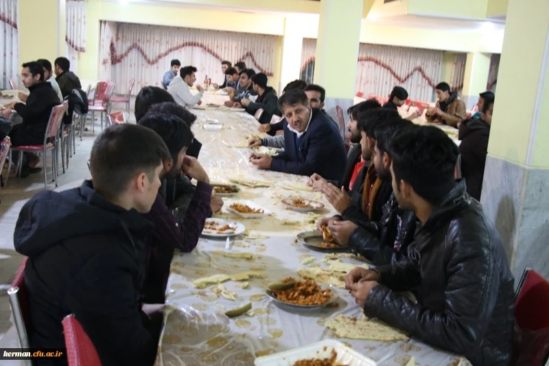 مدیر کل امور دانشجویی دانشگاه فرهنگیان کشور، شب یلدا را همراه دانشجو معلمان دانشگاه فرهنگیان کرمان جشن گرفت. 5