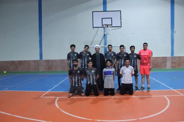 ه مناسبت هفته وحدت بین دانشگاه و حوزه انجام شد.

مسابقه فوتسال بین تیم دانشگاه فرهنگیان و حوزه علمیه امام خمینی بجنورد برگزار شد 2