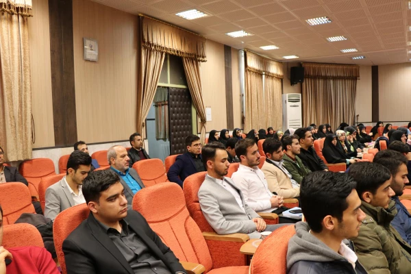 تربیت معلم به نامش نیست بلکه به محتوا و روش های مناسب آن است 6