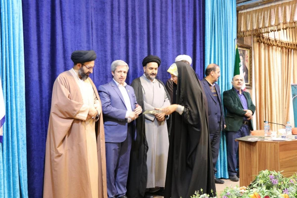 تربیت معلم به نامش نیست بلکه به محتوا و روش های مناسب آن است 10