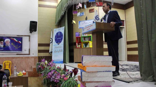 دکتر صفرزاده در مراسم هفته پژوهش پردیس های دانشگاه فرهنگیان خراسان شمالی بیان نمود:

پژوهش کلید همه قفل هاست. 2