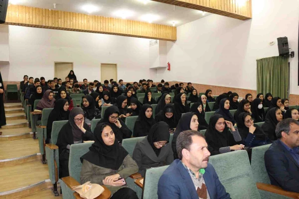 دکتر صفرزاده در مراسم هفته پژوهش پردیس های دانشگاه فرهنگیان خراسان شمالی بیان نمود:

پژوهش کلید همه قفل هاست. 3