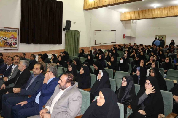 دکتر صفرزاده در مراسم هفته پژوهش پردیس های دانشگاه فرهنگیان خراسان شمالی بیان نمود:

پژوهش کلید همه قفل هاست. 4