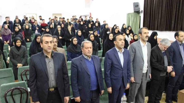 دکتر صفرزاده در مراسم هفته پژوهش پردیس های دانشگاه فرهنگیان خراسان شمالی بیان نمود:

پژوهش کلید همه قفل هاست. 10