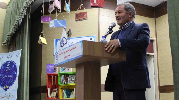 دکتر صفرزاده در مراسم هفته پژوهش پردیس های دانشگاه فرهنگیان خراسان شمالی بیان نمود:

پژوهش کلید همه قفل هاست. 12