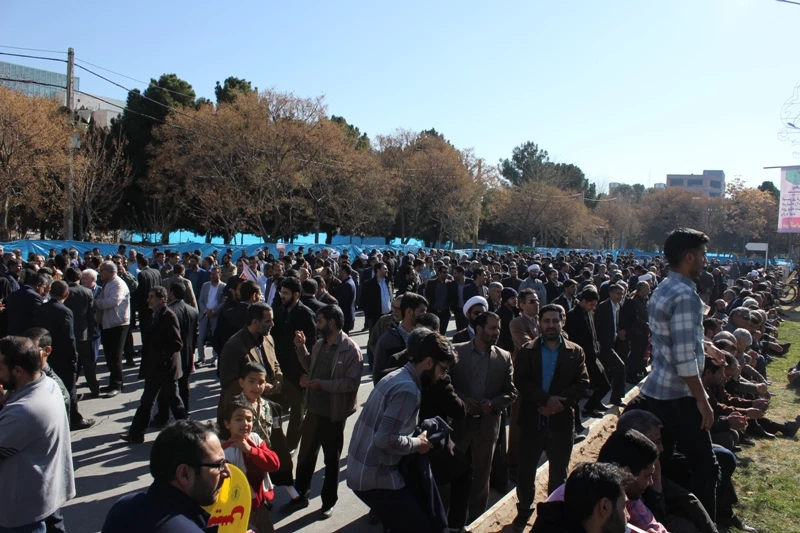 حضور مسئولان، اساتید، کارکنان و دانشجومعلمان دانشگاه فرهنگیان کرمان در مراسم گرامیداشت 9 دی 5