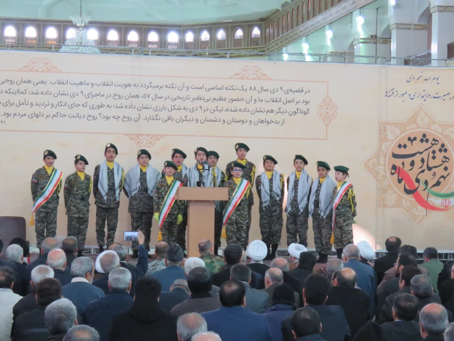 حضور مدیریت، مسئولین، اساتید و کارکنان دانشگاه فرهنگیان استان آذربایجان شرقی به همراه مردم شهیدپرور تبریز در مراسم بزرگداشت حماسه 9 دی در مصلی بزرگ تبریز 4