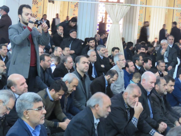 حضور مدیریت، مسئولین، اساتید و کارکنان دانشگاه فرهنگیان استان آذربایجان شرقی به همراه مردم شهیدپرور تبریز در مراسم بزرگداشت حماسه 9 دی در مصلی بزرگ تبریز 6