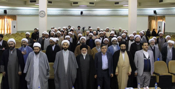 مدیر جهادی فردی است که بتواند بین عقلانیت و ارزش ها آشتی و ارتباط برقرار کند. 2