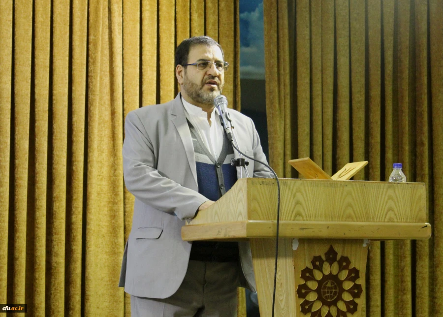 حضور روحانیون با وقت گذاری، دلسوزی، مجاهدت و کمک به توانمندسازی دانشجومعلمان به عنوان سرمایه انسانی آینده نظام تعلیم و تربیت کشور، نقش ویژه ای در تحقق اهداف دانشگاه دارد. 3