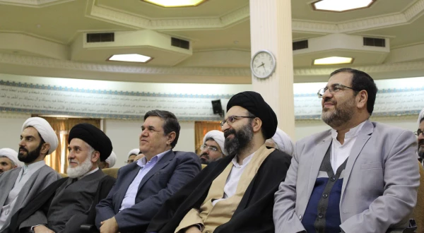 حضور روحانیون با وقت گذاری، دلسوزی، مجاهدت و کمک به توانمندسازی دانشجومعلمان به عنوان سرمایه انسانی آینده نظام تعلیم و تربیت کشور، نقش ویژه ای در تحقق اهداف دانشگاه دارد. 5