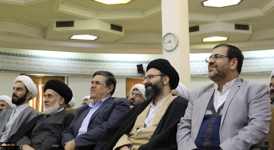 حضور روحانیون با وقت گذاری، دلسوزی، مجاهدت و کمک به توانمندسازی دانشجومعلمان به عنوان سرمایه انسانی آینده نظام تعلیم و تربیت کشور، نقش ویژه ای در تحقق اهداف دانشگاه دارد. 5