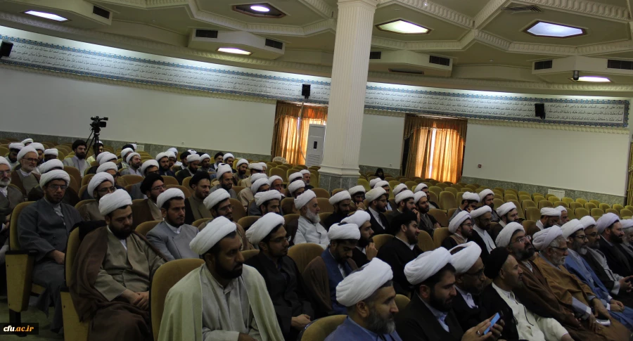 حضور روحانیون با وقت گذاری، دلسوزی، مجاهدت و کمک به توانمندسازی دانشجومعلمان به عنوان سرمایه انسانی آینده نظام تعلیم و تربیت کشور، نقش ویژه ای در تحقق اهداف دانشگاه دارد. 6