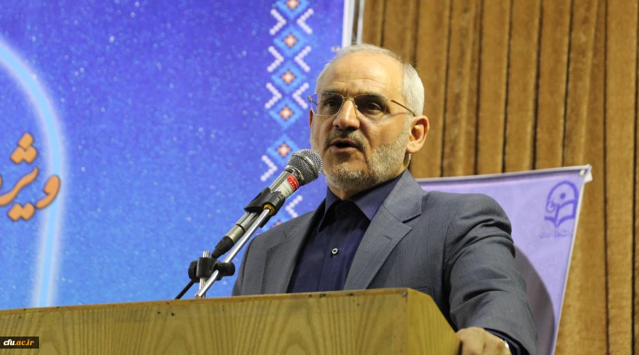 دانش آموزان ما باید با اسوه های بزرگ تاریخ اسلام در دوره معاصر آشنا شوند و این آشنایی یک ضرورت است 3